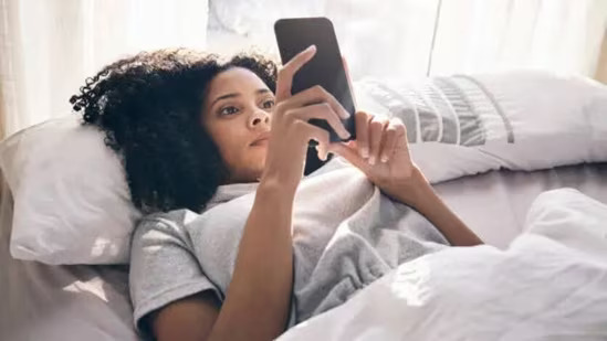 Here is Why You Should Not Use Your Phone Soon After Waking Up In The Morning