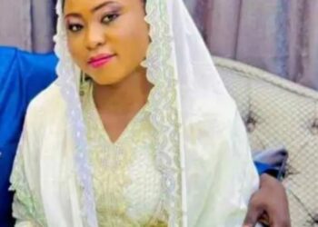 Drama As Newly Wedded Wife Caught Pants Down With Ex-lover After Husband Returns Home Unexpectedly