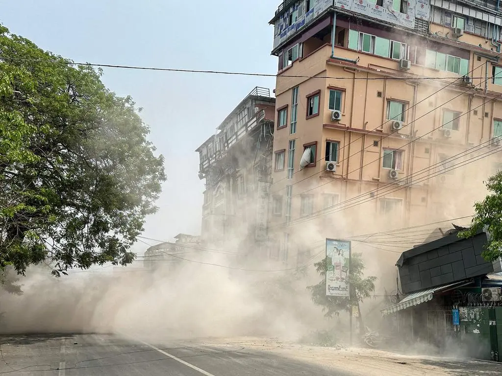 35 Dead, Hundreds Injured, 10000 Families Displaced As 7.8-Magnitude Earthquake Hits Again